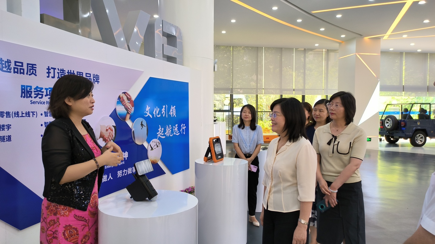 7月13日，省婦聯(lián)黨組書記、主席楊曉曼一行到全國巾幗建功先進(jìn)集體--成威科技調(diào)研3.jpg